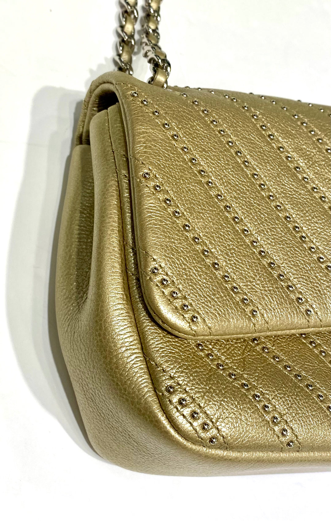 CHANEL CHEVRON QUILTED CALFSKIN STUDDED FLAP SMALL SHOULDER BAG