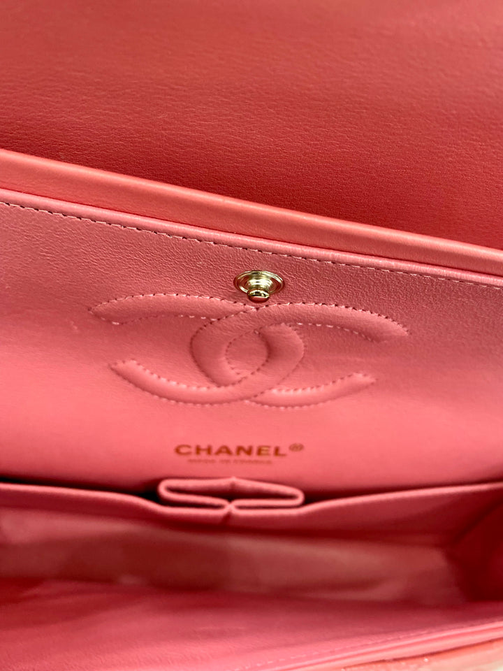 CHANEL CLASSIC MEDIUM DOUBLE FLAP SHOULDER BAG
