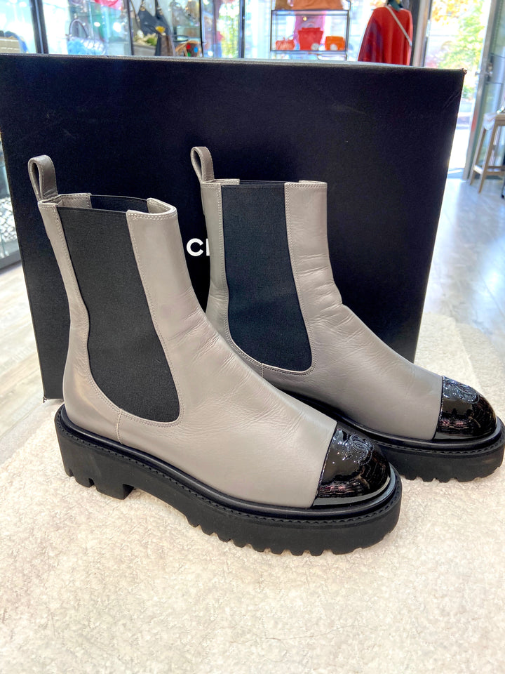 CHANEL CC CRUMPLED CALFSKIN PATENT CAP TOE CHELSEA BOOTS