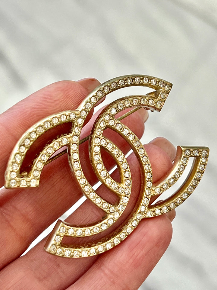 CHANEL CRYSTAL CC LIGHT GOLD-TONE BROOCH