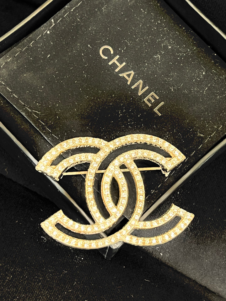 CHANEL CRYSTAL CC LIGHT GOLD-TONE BROOCH