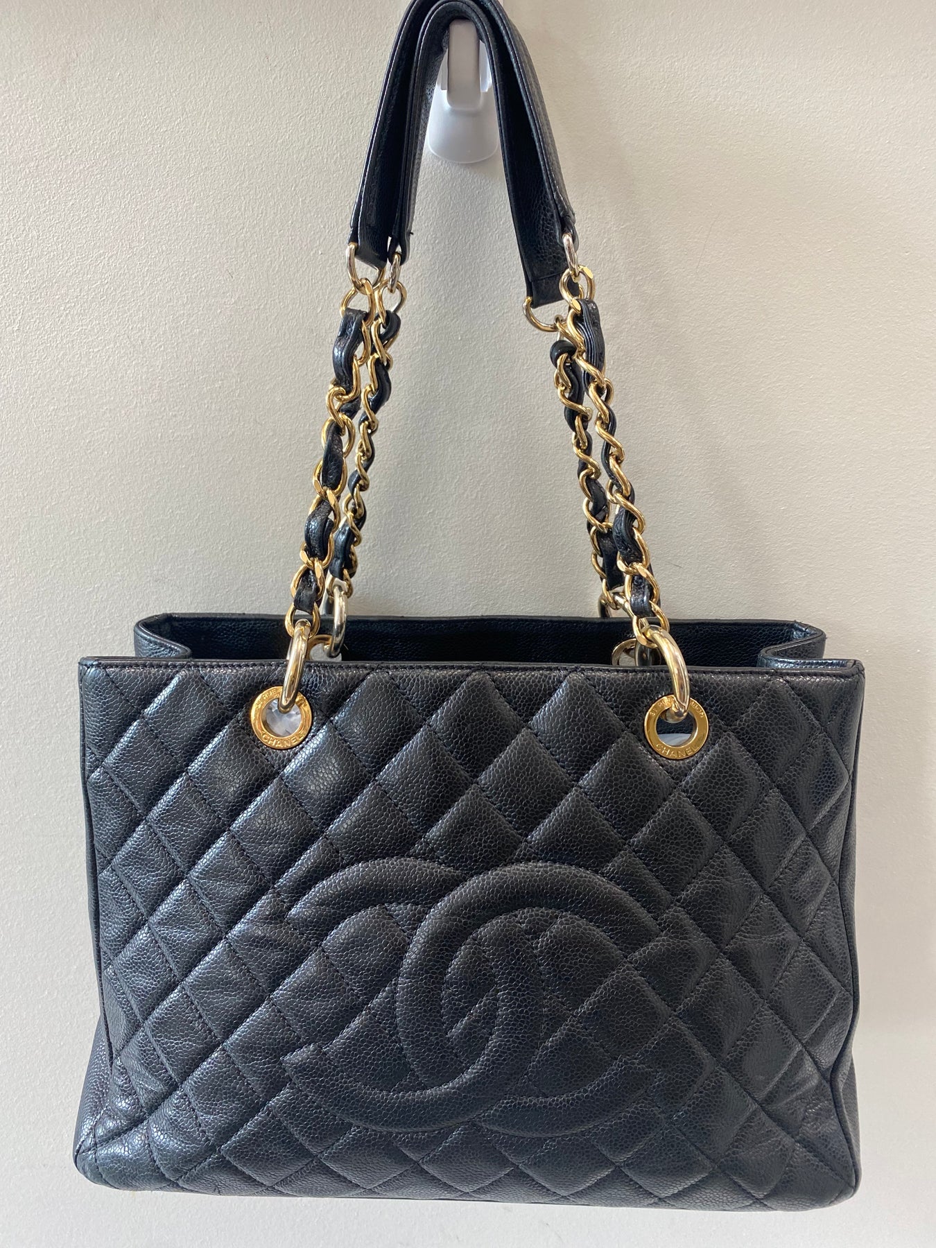 CHANEL CAVIAR QUILTED GRAND SHOPPING TOTE BAG – Caroline's Fashion Luxuries