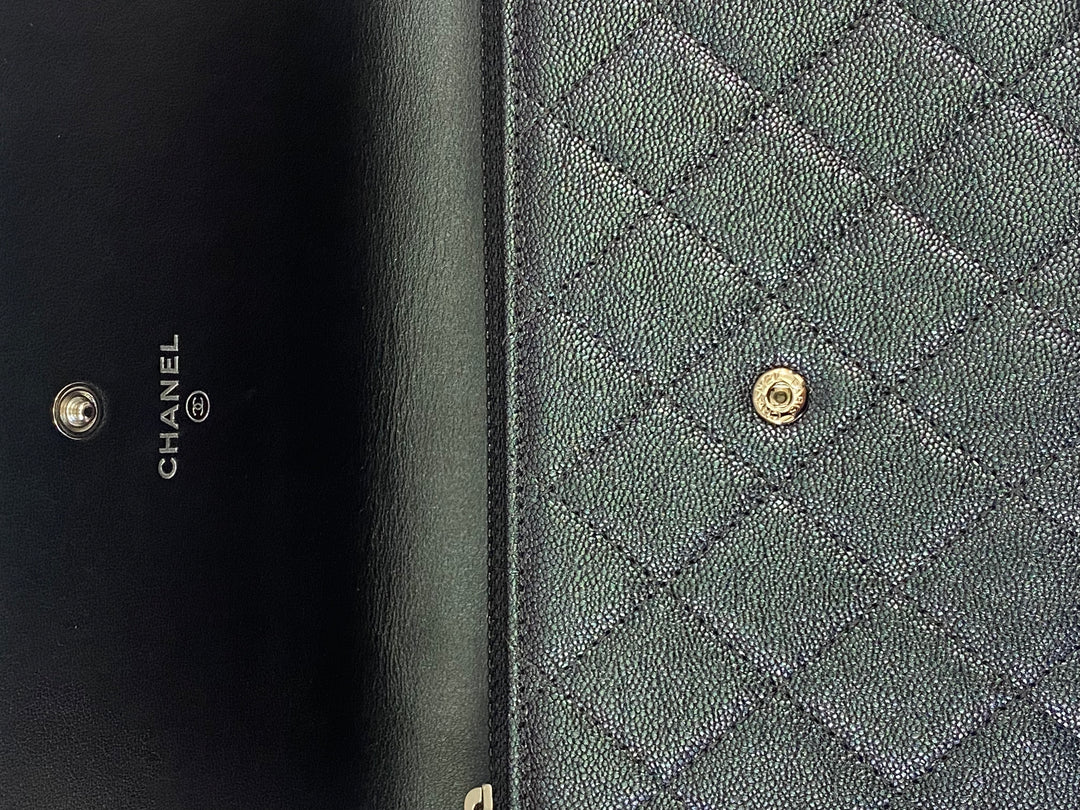 CHANEL IRIDESCENT CAVIAR QUILTED CLUTCH WRISTLET