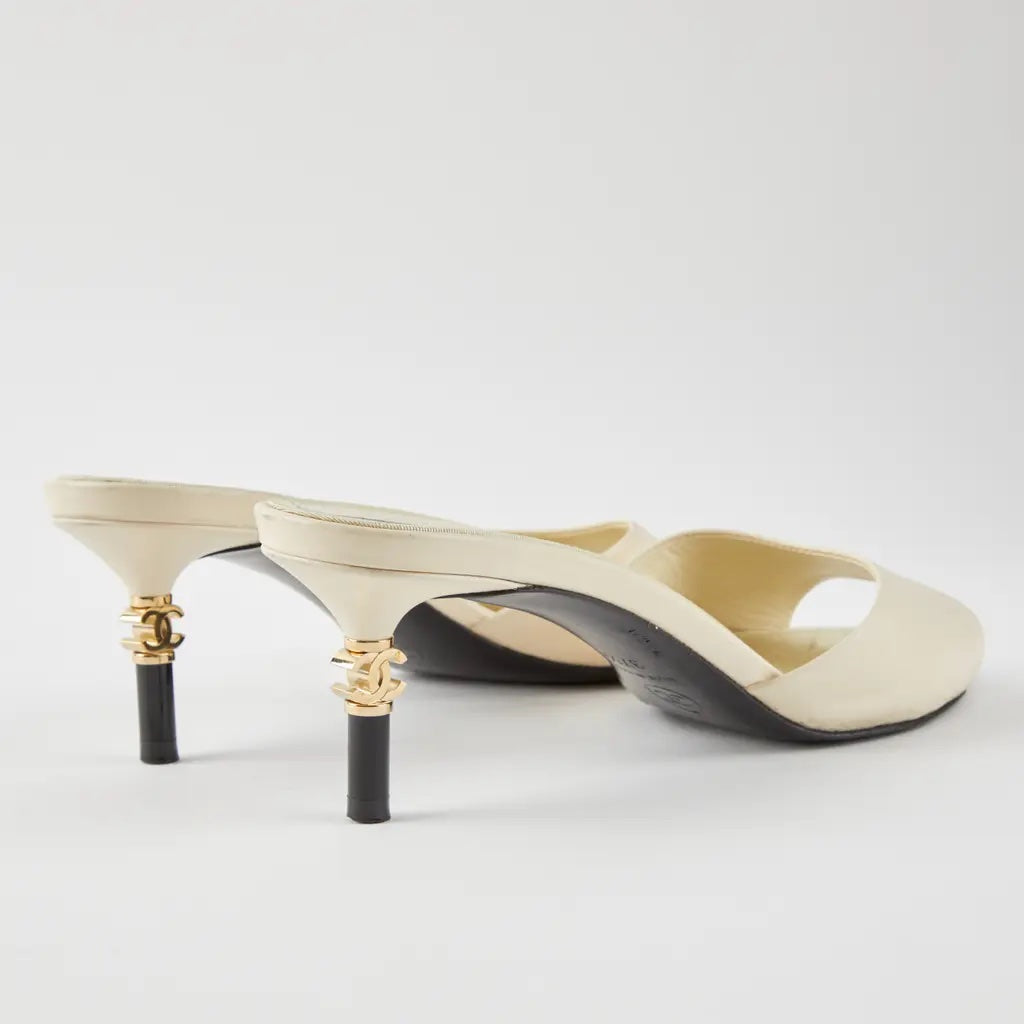 CHANEL INTERLOCKING CC HEEL LOGO LEATHER MULES