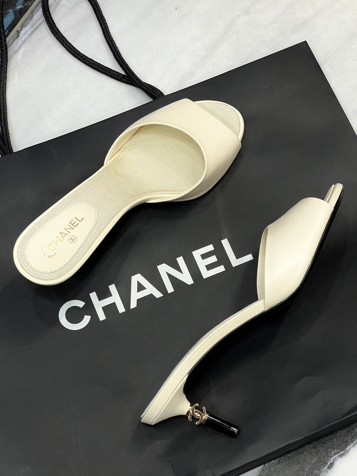 CHANEL INTERLOCKING CC HEEL LOGO LEATHER MULES