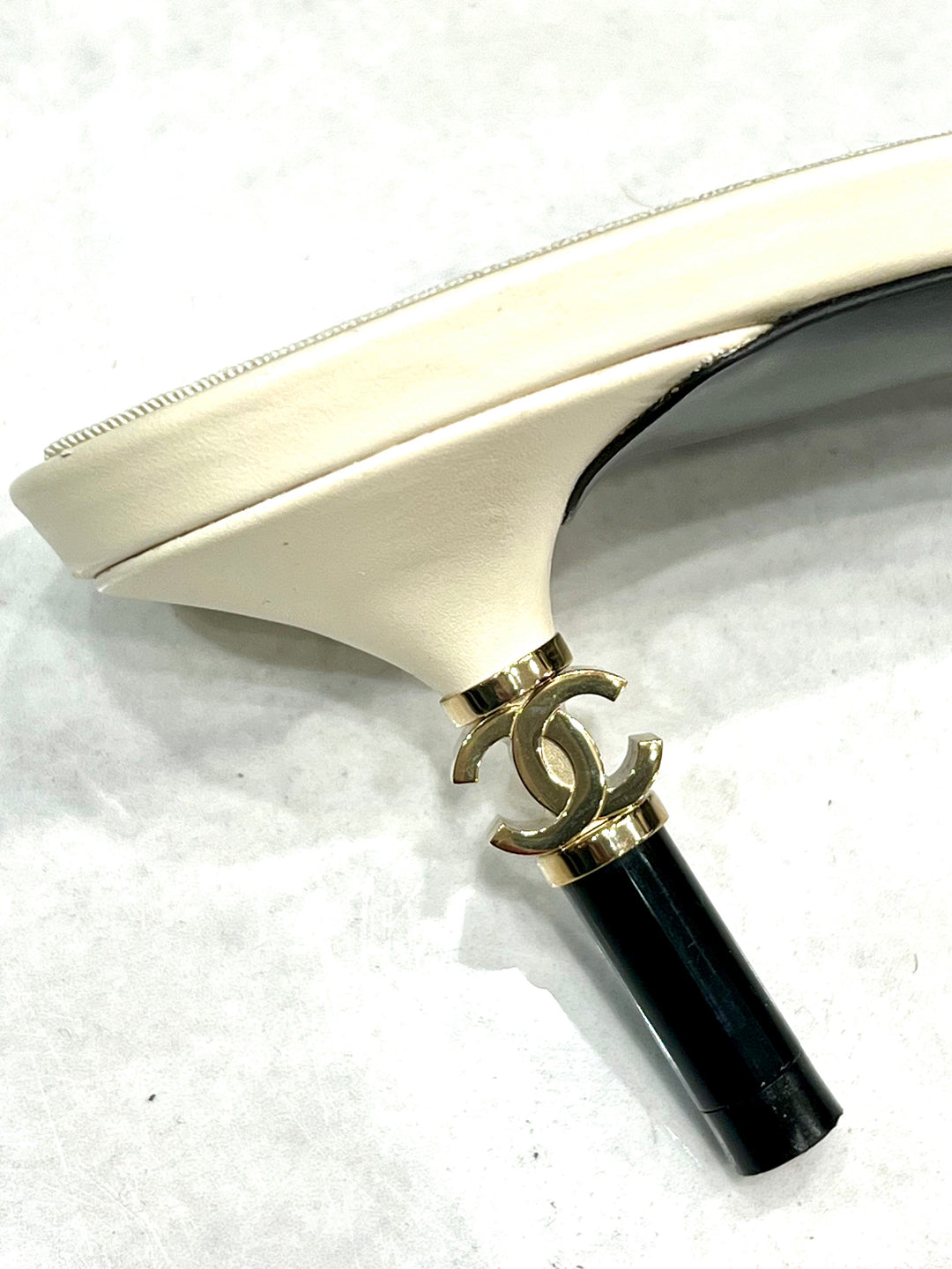 CHANEL INTERLOCKING CC HEEL LOGO LEATHER MULES