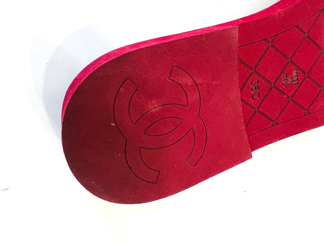 CHANEL INTERLOCKING CC LOGO QUILTED LAMBSKIN MULES