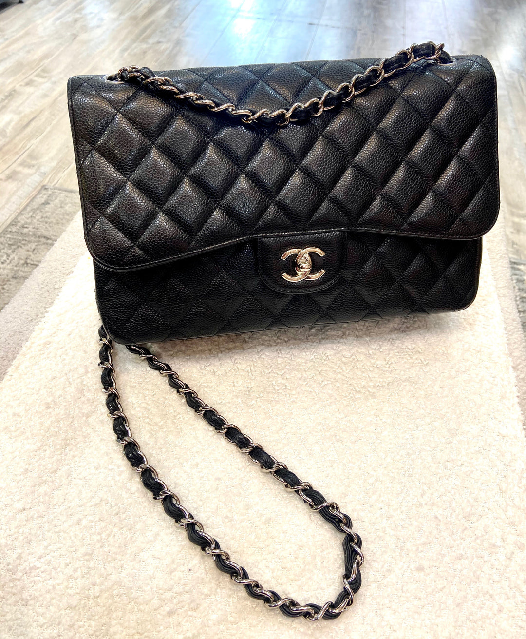 CHANEL CAVIAR QUILTED JUMBO DOUBLE FLAP CLASSIC SHOULDER BAG