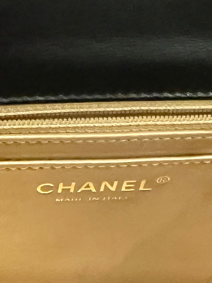 CHANEL QUILTED LAMBSKIN PEARL CRUSH CLUTCH WITH CHAIN