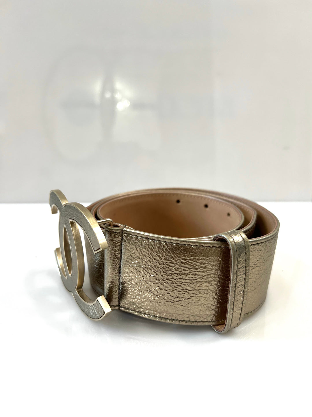 CHANEL METALLIC LAMBSKIN CC BUCKLE WIDE BELT – Caroline display picture 1