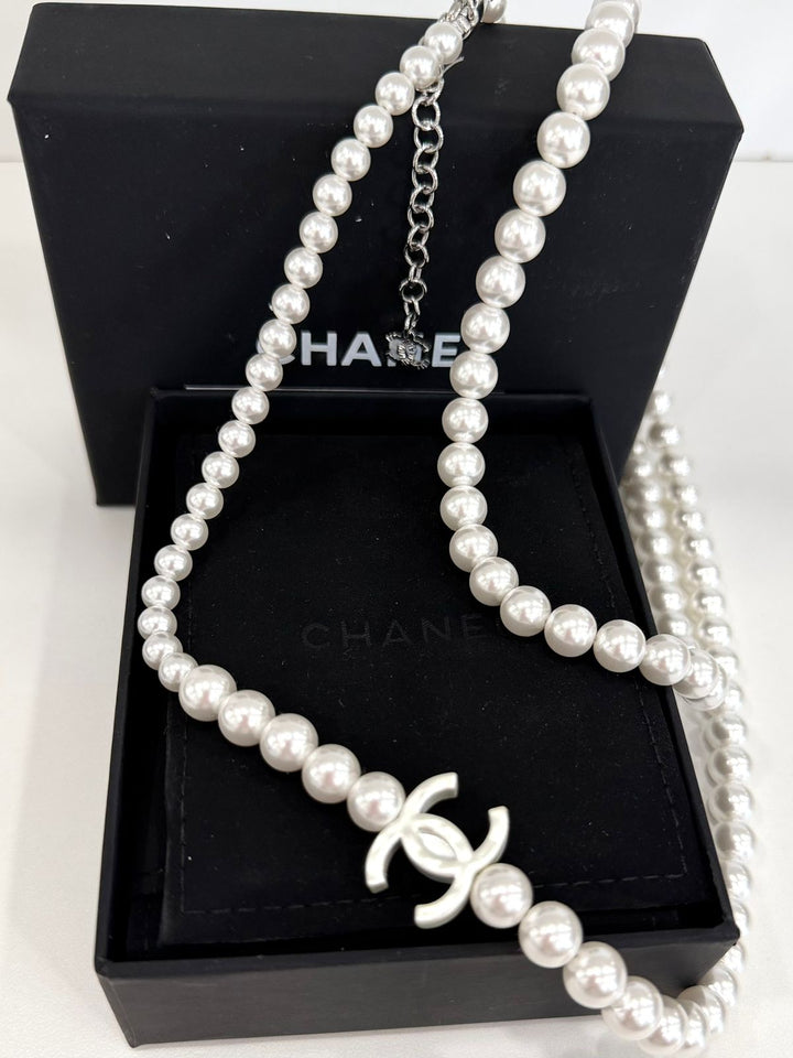 CHANEL CC PEARL RESIN LONG NECKLACE