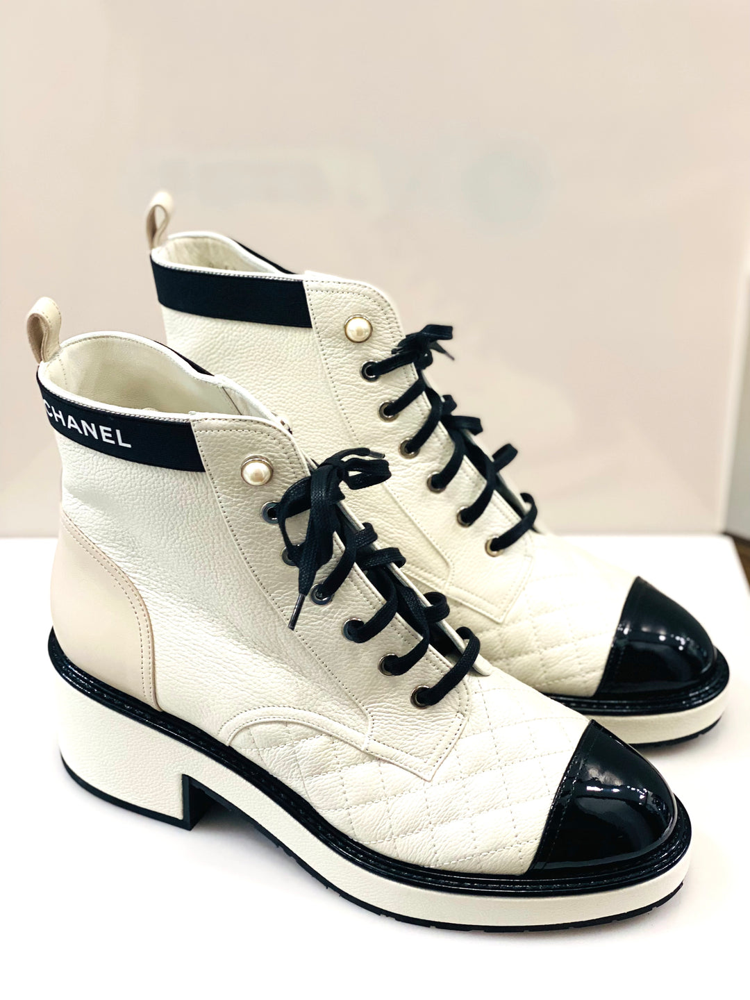 シャネル　CHANEL CAT WALK ♪ Amazon | CHANEL CATWALK(H) | MAURIES, PATRICK | History