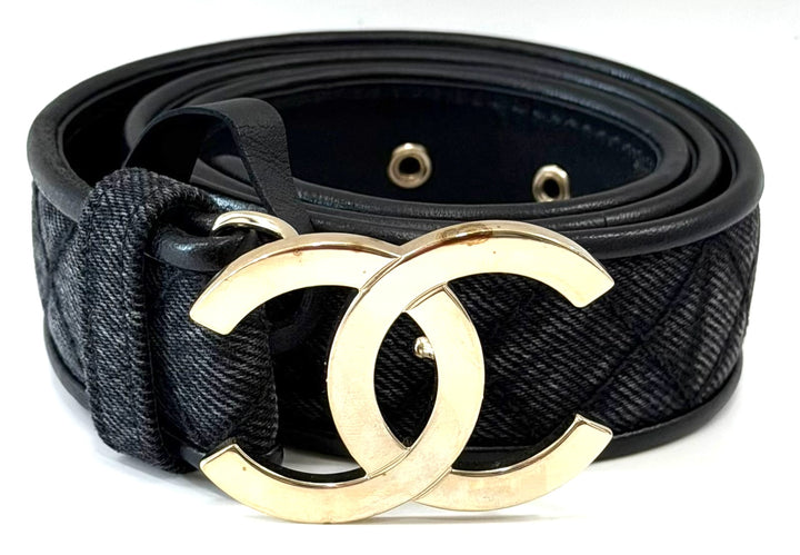 CHANEL QUILTED DENIM &amp; CALFSKIN LEATHER CC BUCKLE BELT