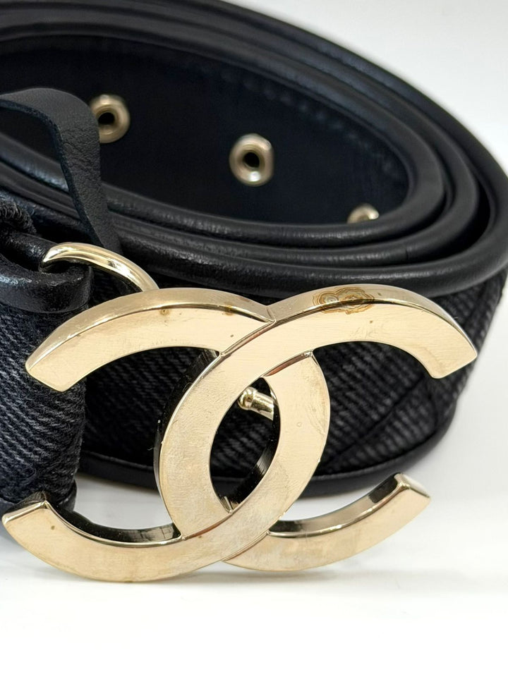 CHANEL QUILTED DENIM &amp; CALFSKIN LEATHER CC BUCKLE BELT