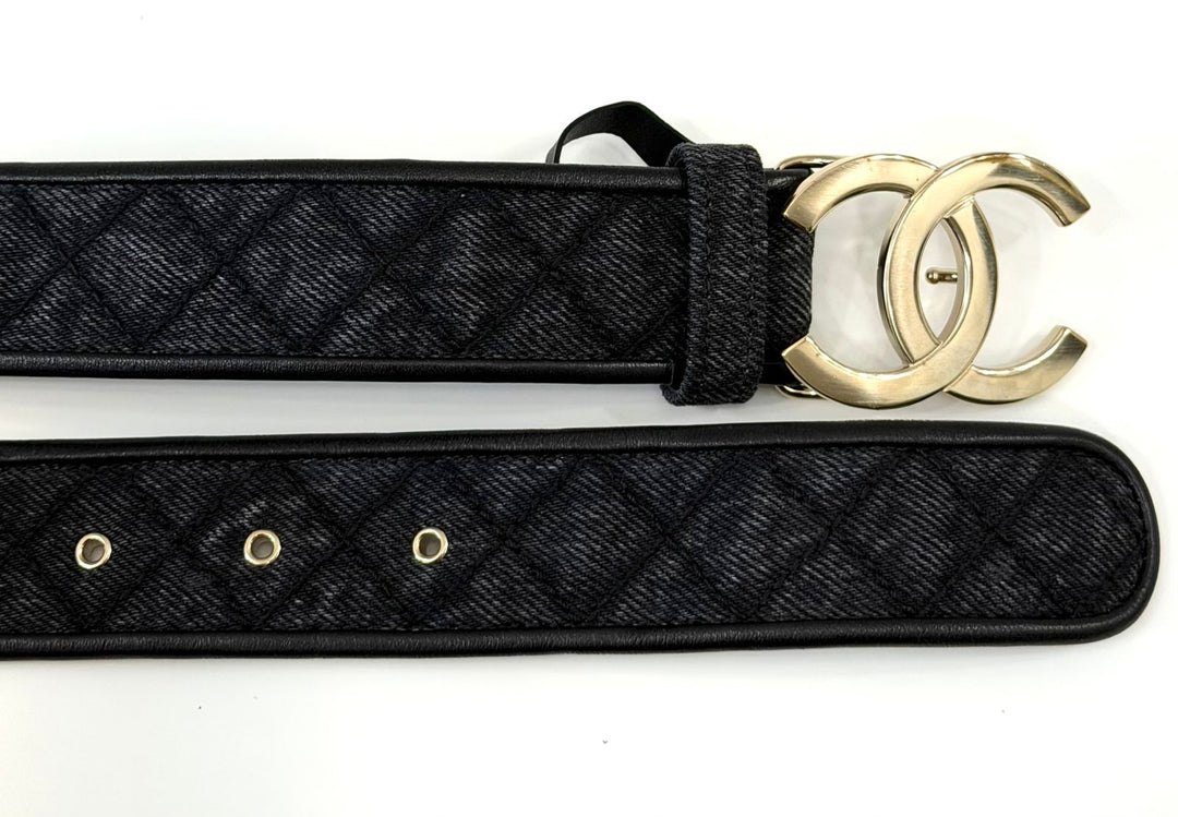 CHANEL QUILTED DENIM &amp; CALFSKIN LEATHER CC BUCKLE BELT