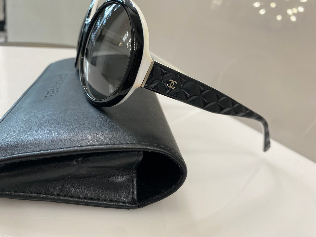 CHANEL QUILTED CC MOD SUNGLASSES 5120 – Caroline display picture 2