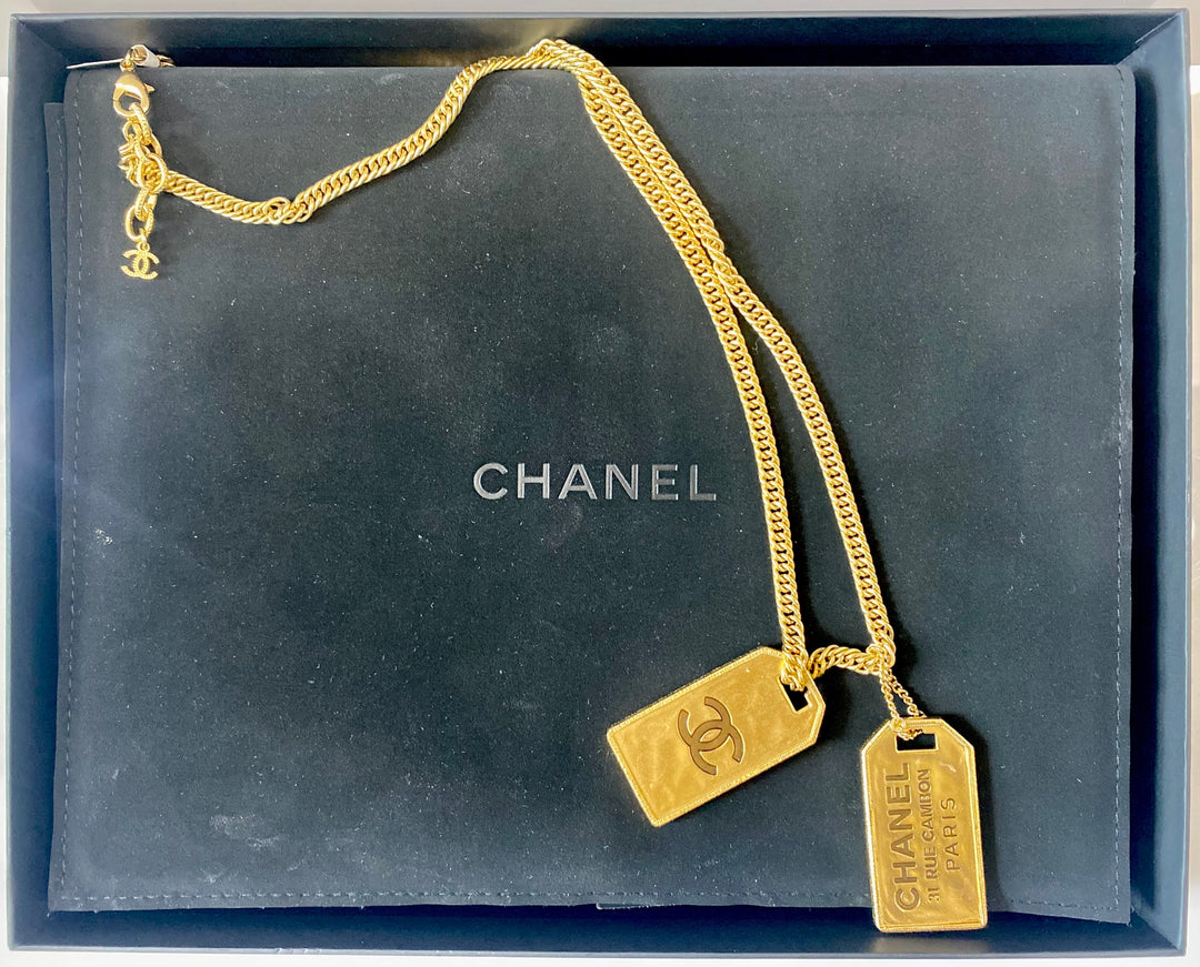 CHANEL RUE CAMBON DOG TAG PENDANT NECKLACE – Caroline display picture 2
