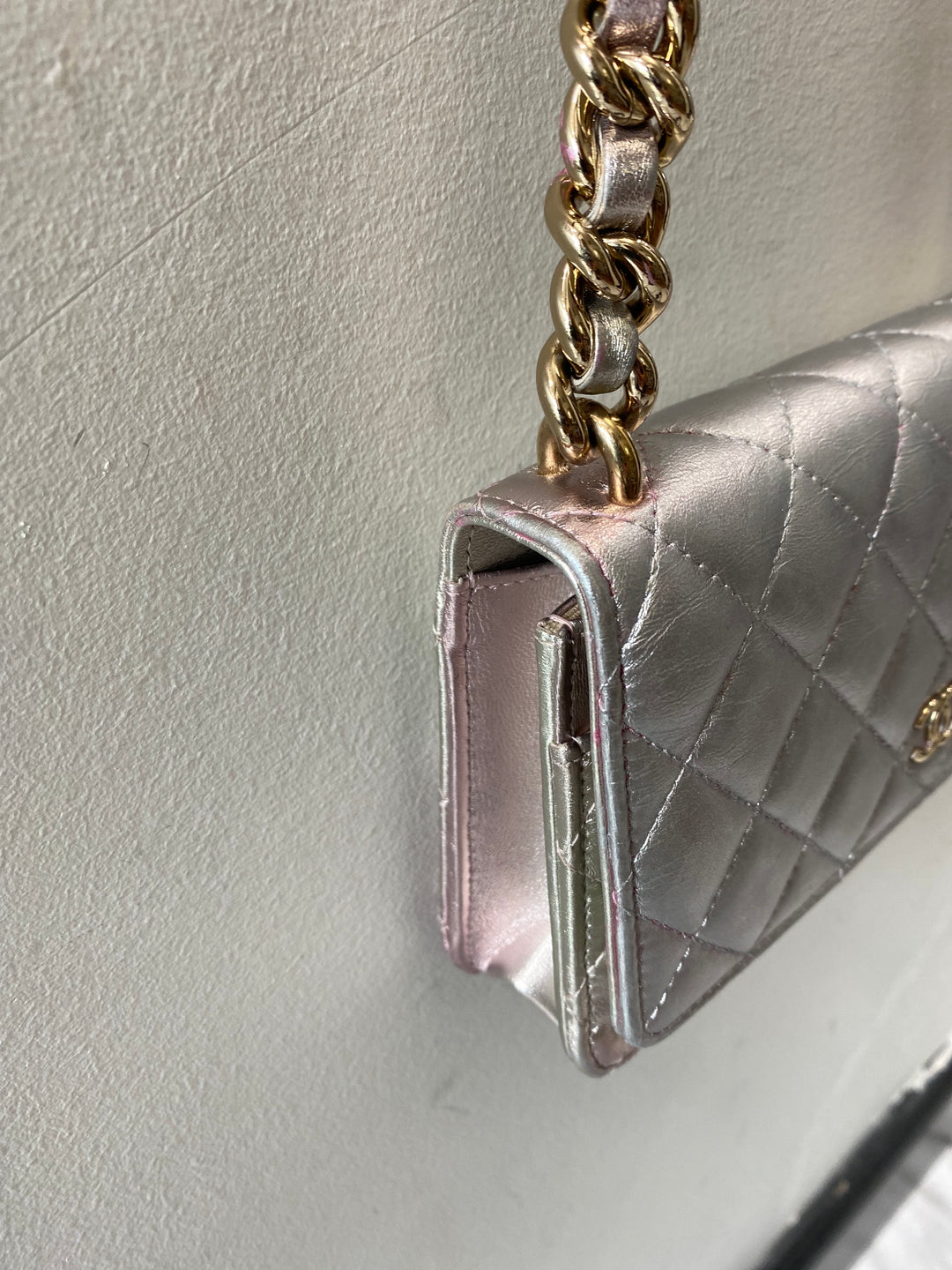 CHANEL SILVER &amp; PINK METALLIC GRADIENT QUILTED LAMBSKIN WOC-HS