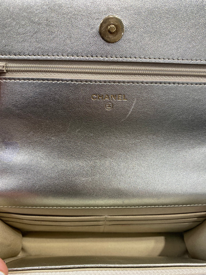 CHANEL SILVER &amp; PINK METALLIC GRADIENT QUILTED LAMBSKIN WOC-HS