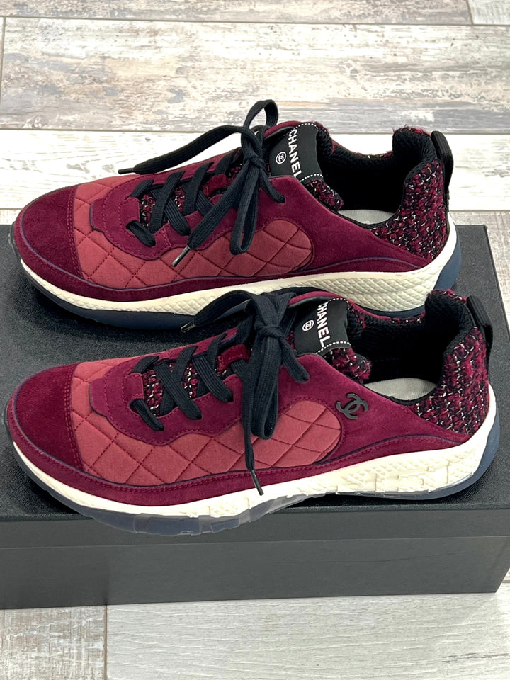 CHANEL 16B Bordeaux Multi Color Tweed Suede CC Logo Slip On Sneaker Flat Shoe 41 CHANEL 16B Plaid Tweed Suede Slip On Skate Loafer Moccasin  main image 2