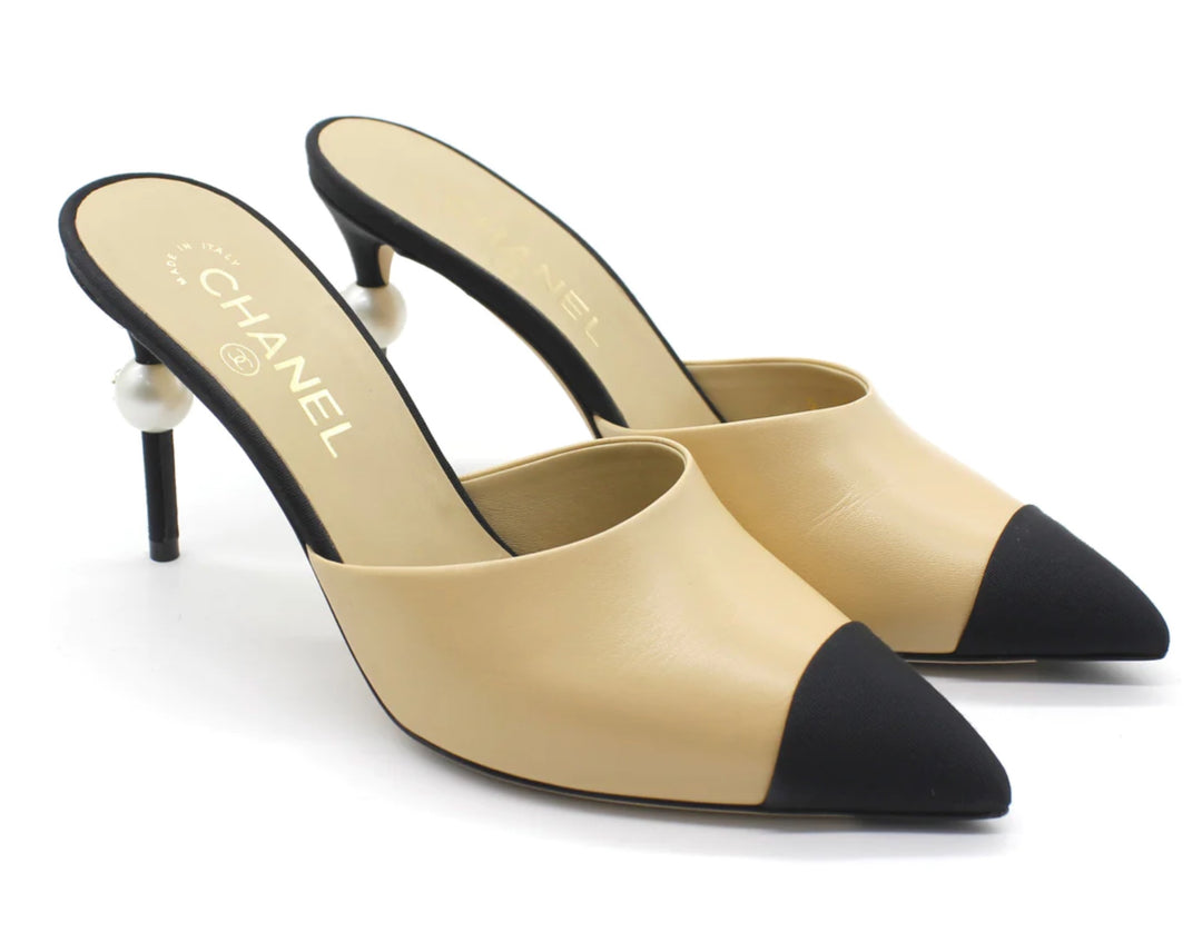 CHANEL TWO-TONED GROSGRAIN LEATHER PEARL CC HEEL MULES PUMPS