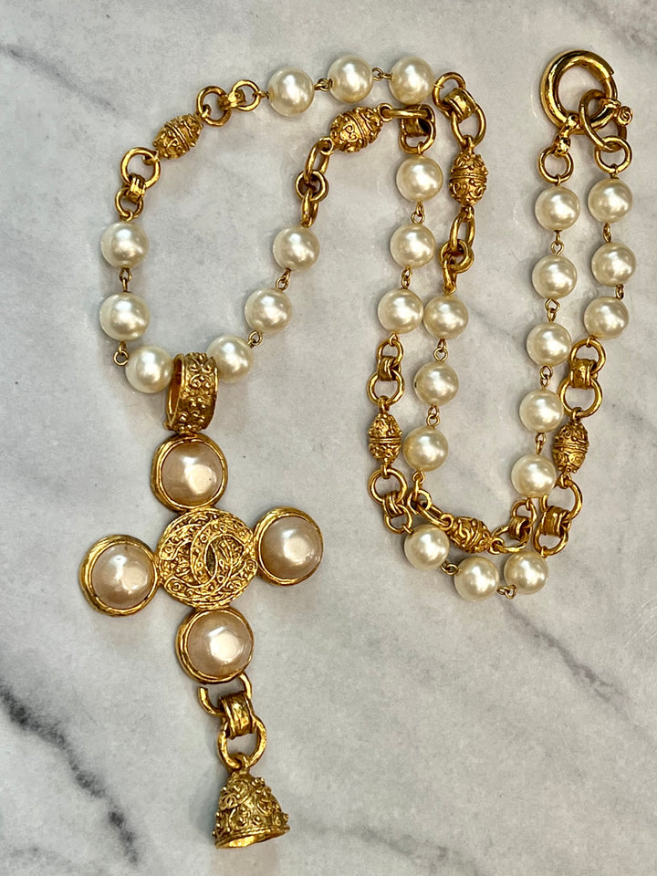 CHANEL VINTAGE FAUX PEARL NECKLACE