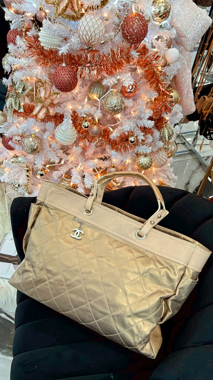 CHANEL PARIS BIARRITZ QUILTED XL TOTE BAG – Caroline's Fashion