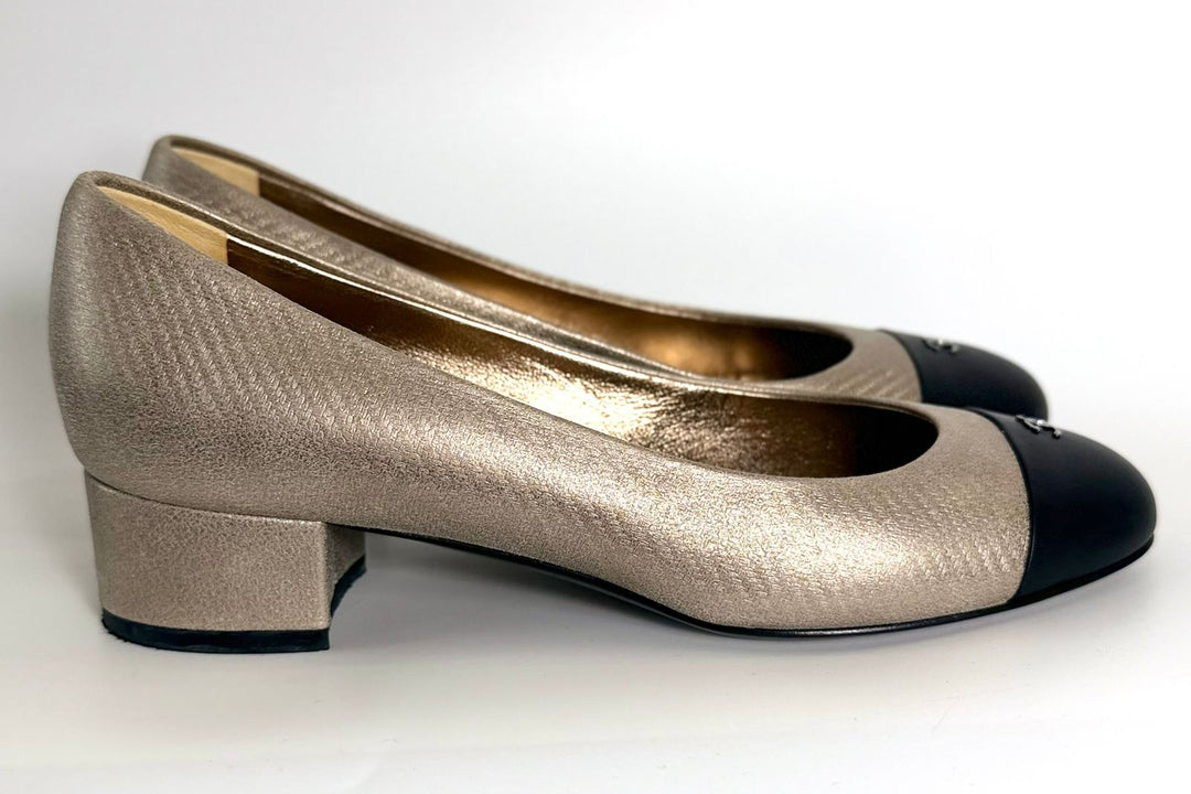CHANEL 2016 INTERLOCKING CC LOGO BALLET FLATS