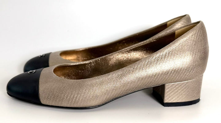 CHANEL 2016 INTERLOCKING CC LOGO BALLET FLATS