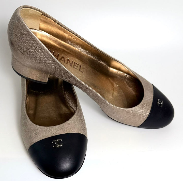 CHANEL 2016 INTERLOCKING CC LOGO BALLET FLATS