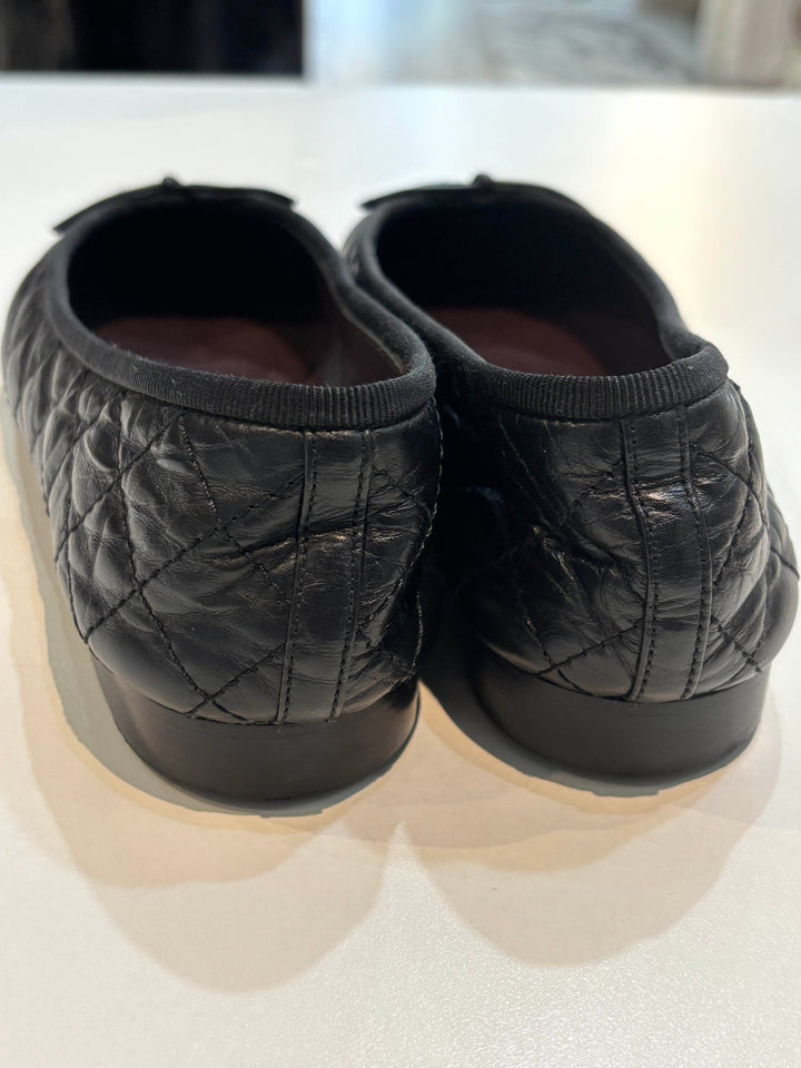 CHANEL CC AGED CALFSKIN QUILTED  LEATHER BALLET FLATS