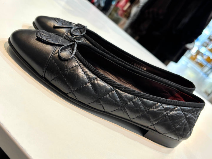 CHANEL CC AGED CALFSKIN QUILTED  LEATHER BALLET FLATS