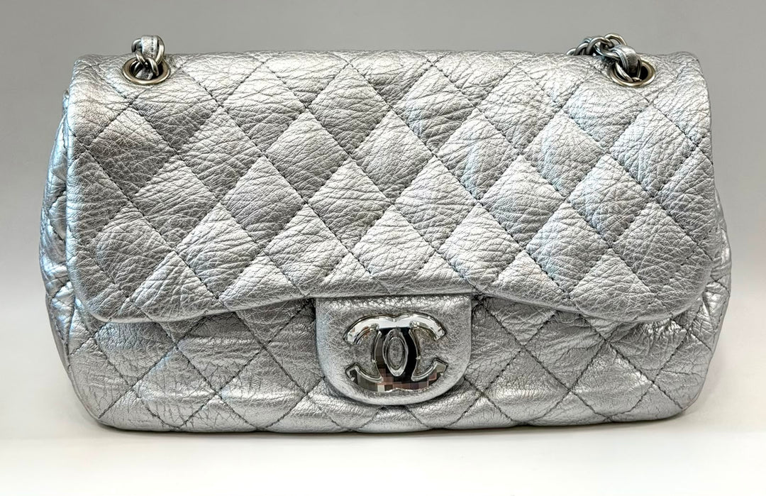 CHANEL CRINKLED METALLIC CALFSKIN QUILTED "ON THE ROCKS" MEDIUM FLAP BAG
