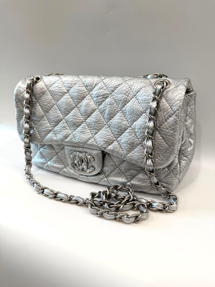 CHANEL CRINKLED METALLIC CALFSKIN QUILTED "ON THE ROCKS" MEDIUM FLAP BAG
