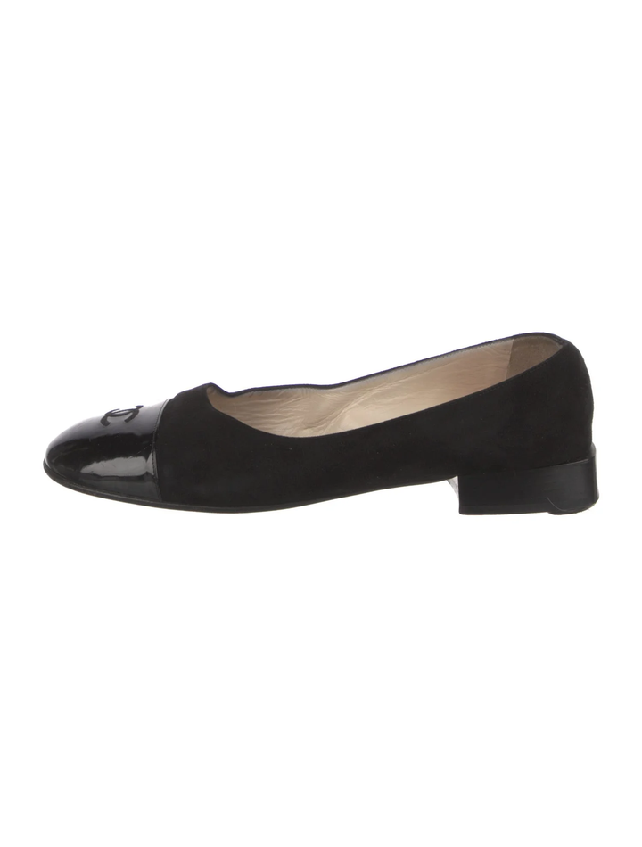 CHANEL CC LOGO LEATHER AND SUEDE BALLERINA SHOES