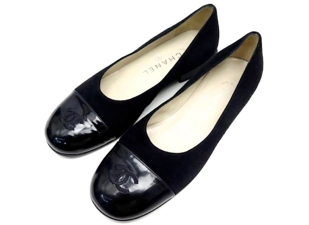 CHANEL CC LOGO LEATHER AND SUEDE BALLERINA SHOES