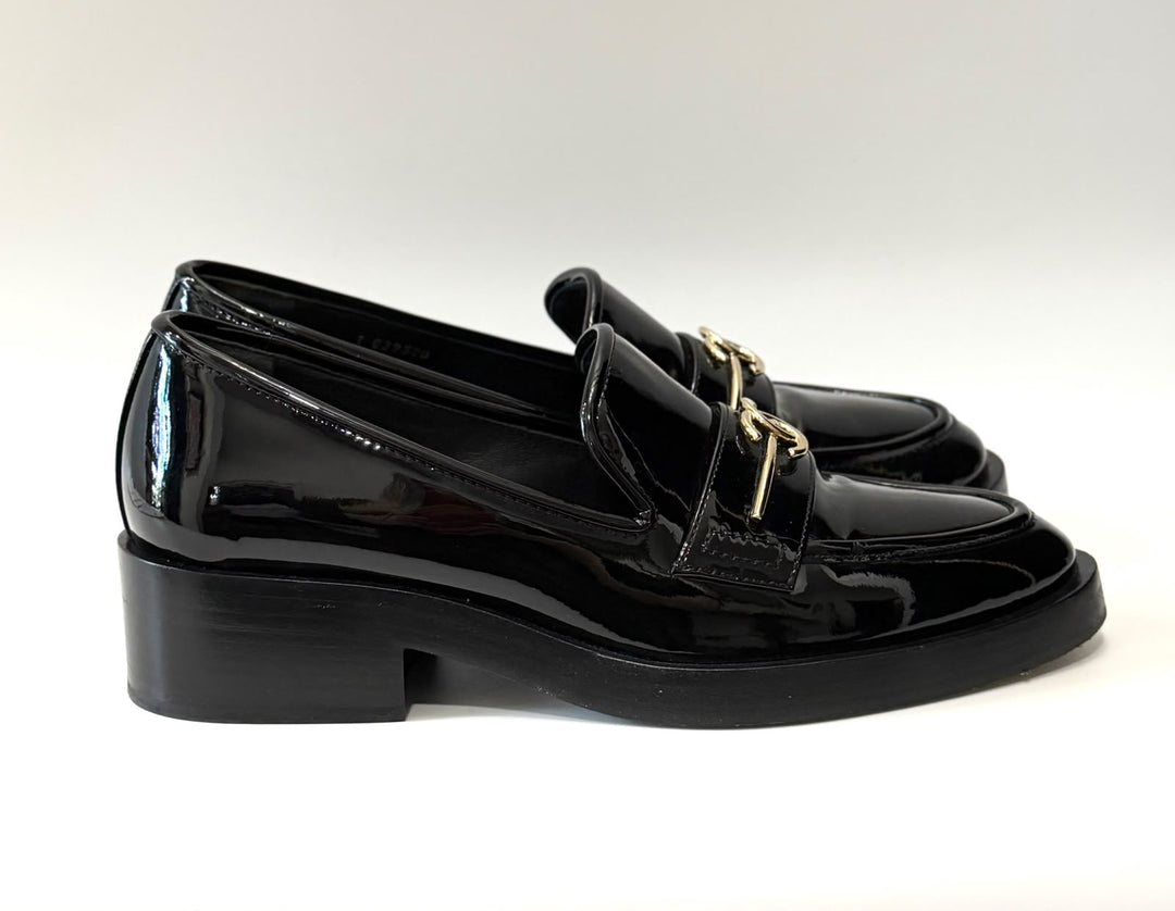 CHANEL CC LOGO CRUISE COLLECTION LOAFERS