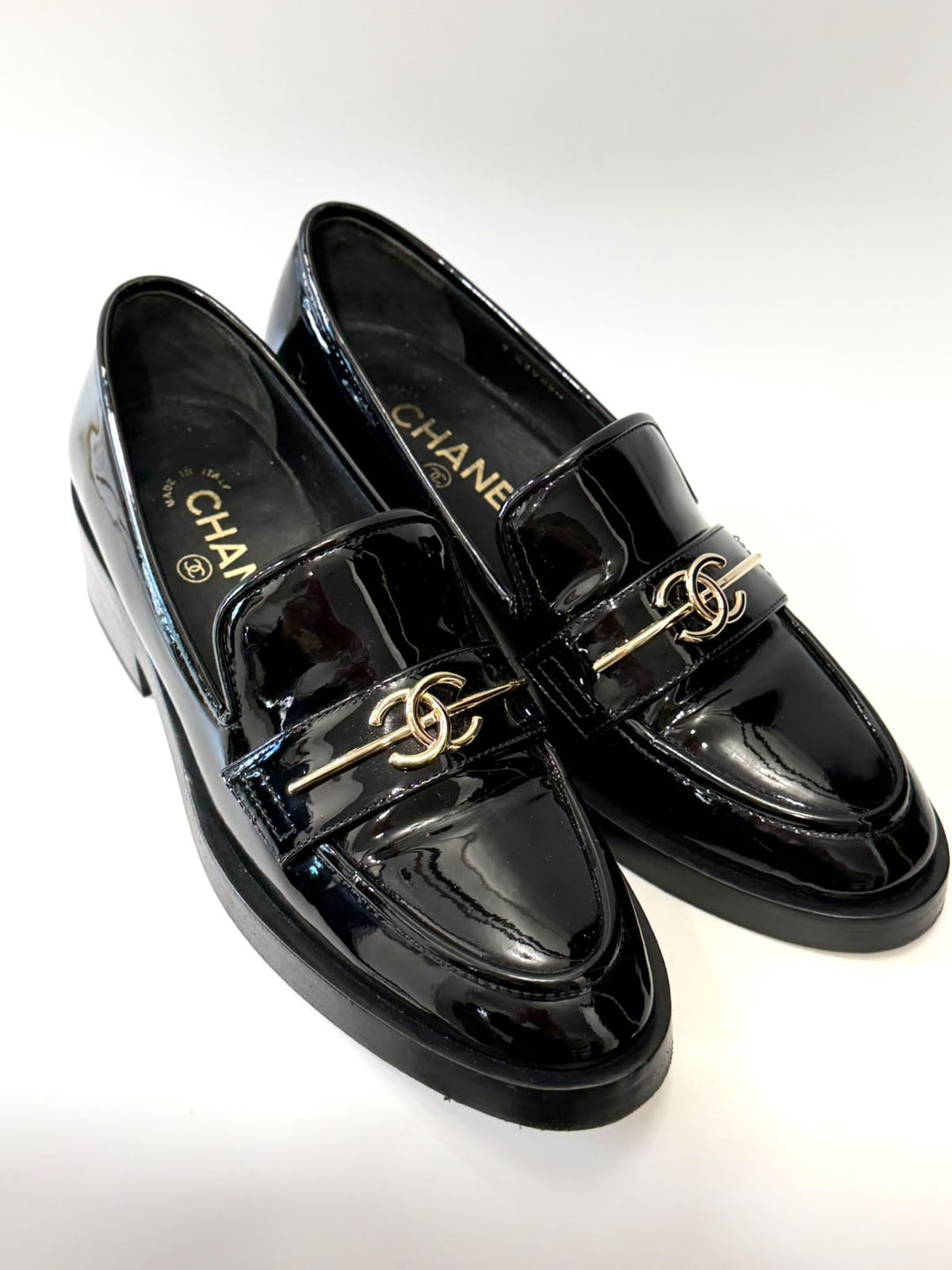 CHANEL CC LOGO CRUISE COLLECTION LOAFERS