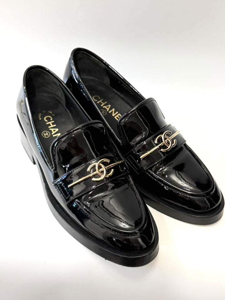 CHANEL CC LOGO CRUISE COLLECTION LOAFERS