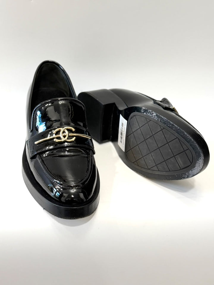 CHANEL CC LOGO CRUISE COLLECTION LOAFERS