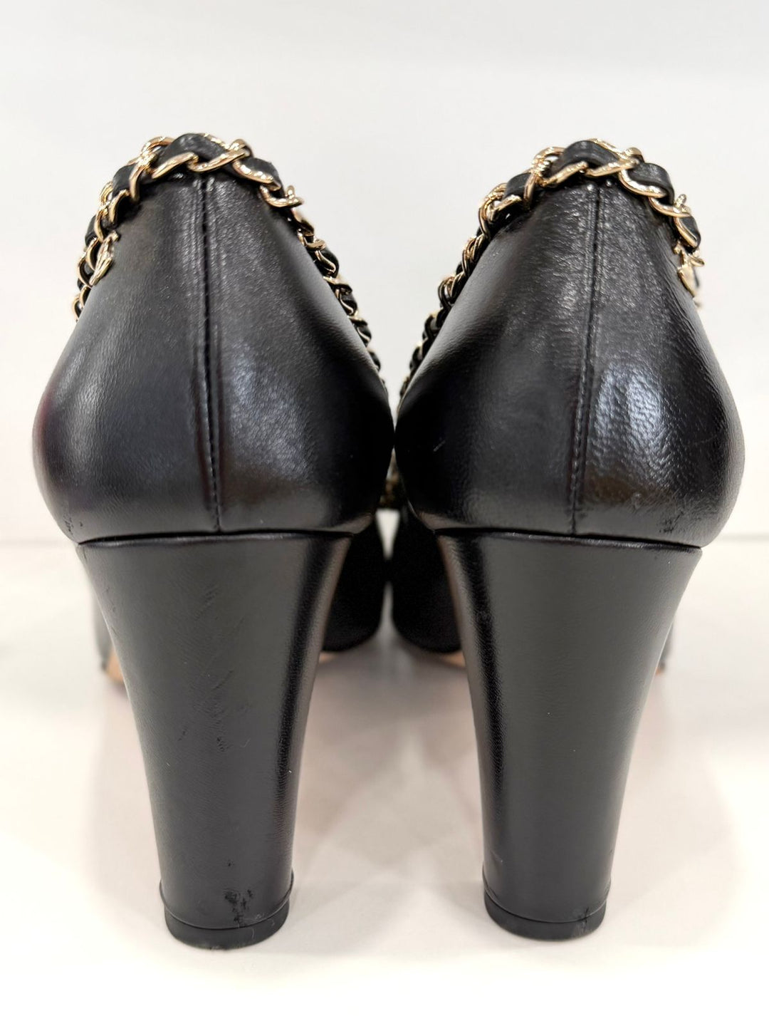CHANEL CC CHAIN AROUND CALFSKIN LEATHER PUMPS