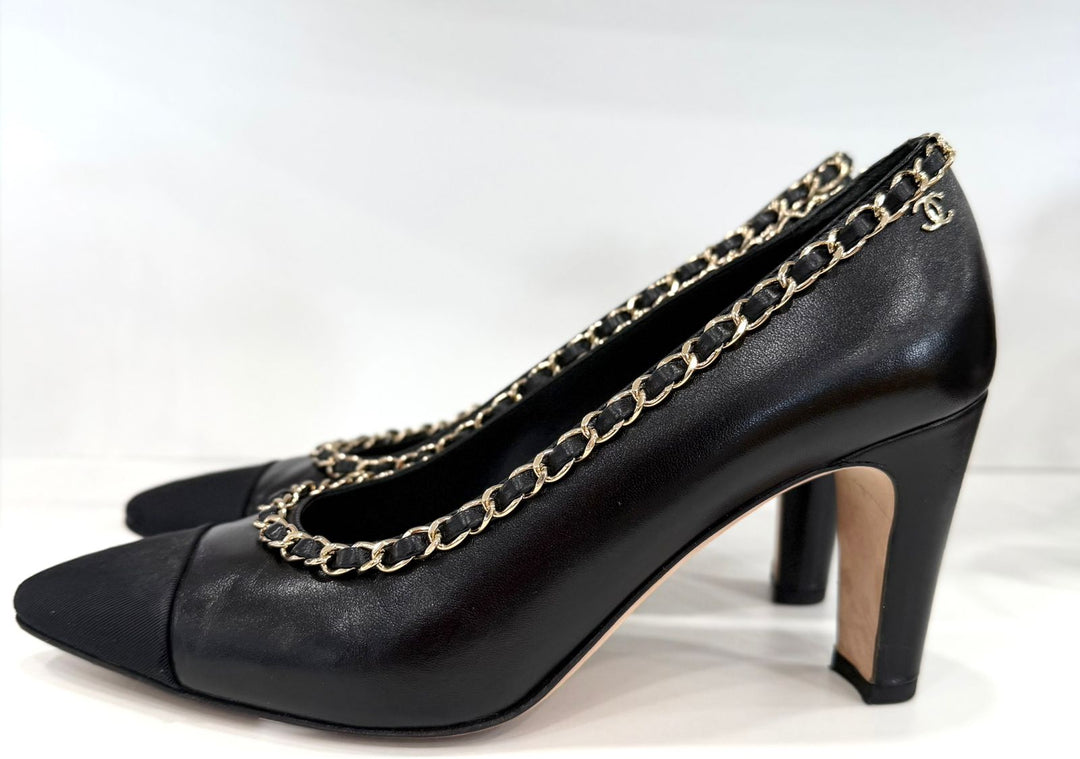CHANEL CC CHAIN AROUND CALFSKIN LEATHER PUMPS