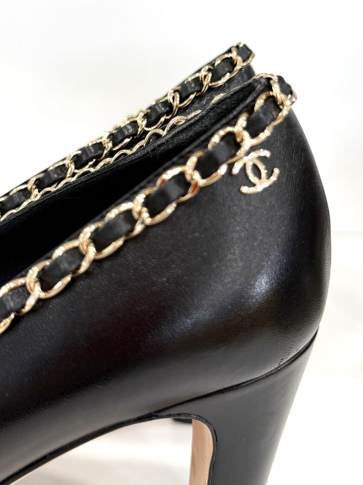 CHANEL CC CHAIN AROUND CALFSKIN LEATHER PUMPS