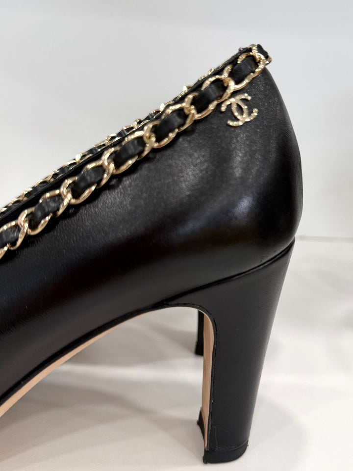 CHANEL CC CHAIN AROUND CALFSKIN LEATHER PUMPS