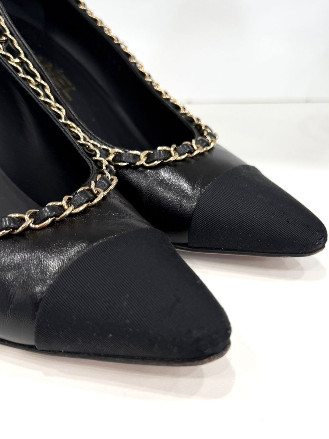 CHANEL CC CHAIN AROUND CALFSKIN LEATHER PUMPS