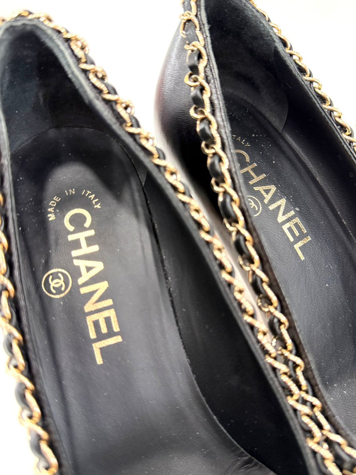 CHANEL CC CHAIN AROUND CALFSKIN LEATHER PUMPS