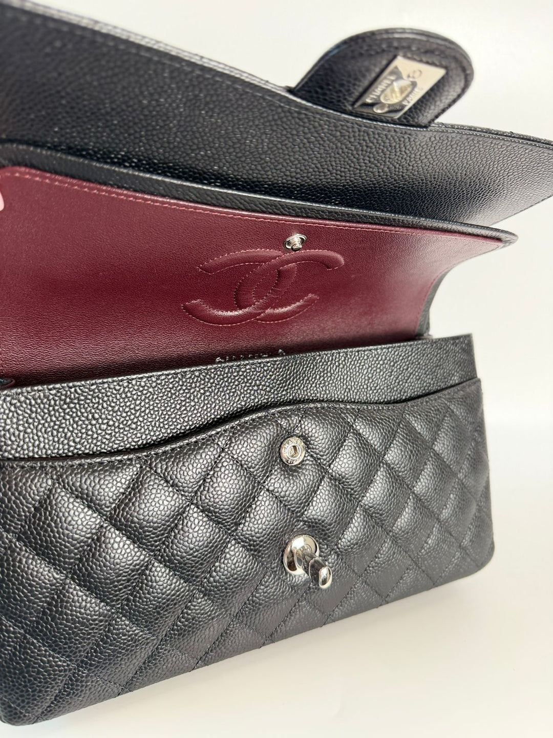 CHANEL CLASSIC  CAVIAR QUILTED DOUBLE FLAP MEDIUM BAG