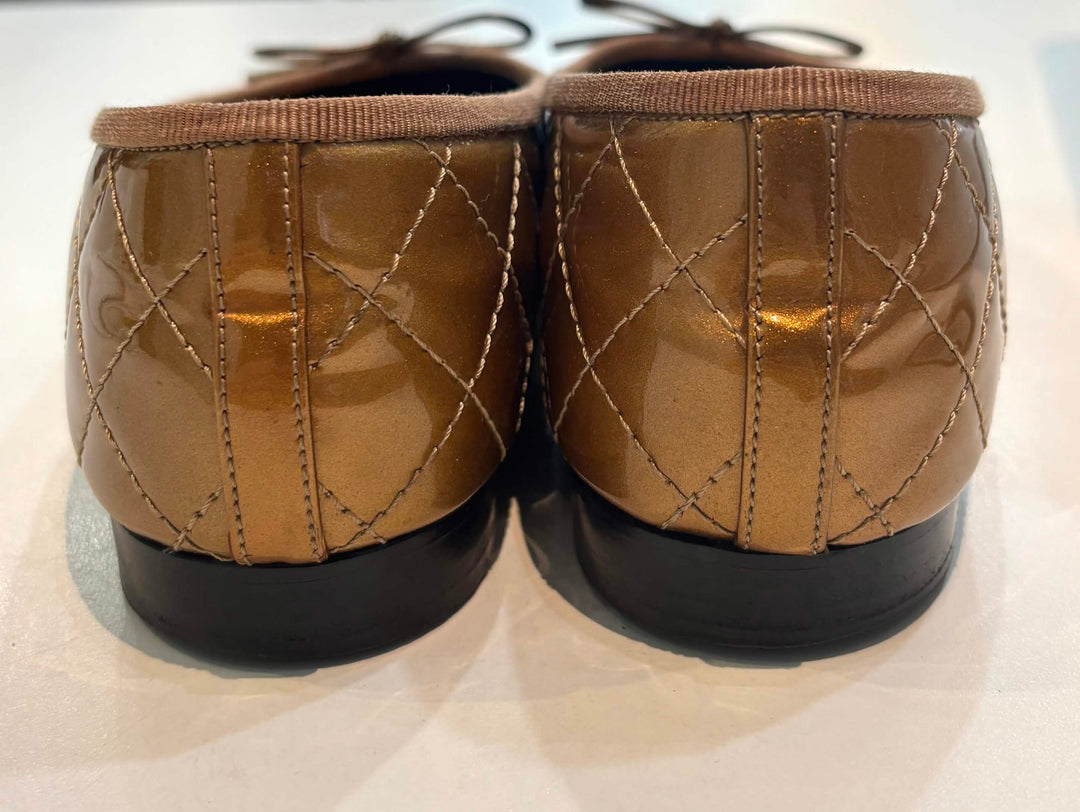 CHANEL GOLD QUILTED CC LOGO BALLET FLATS