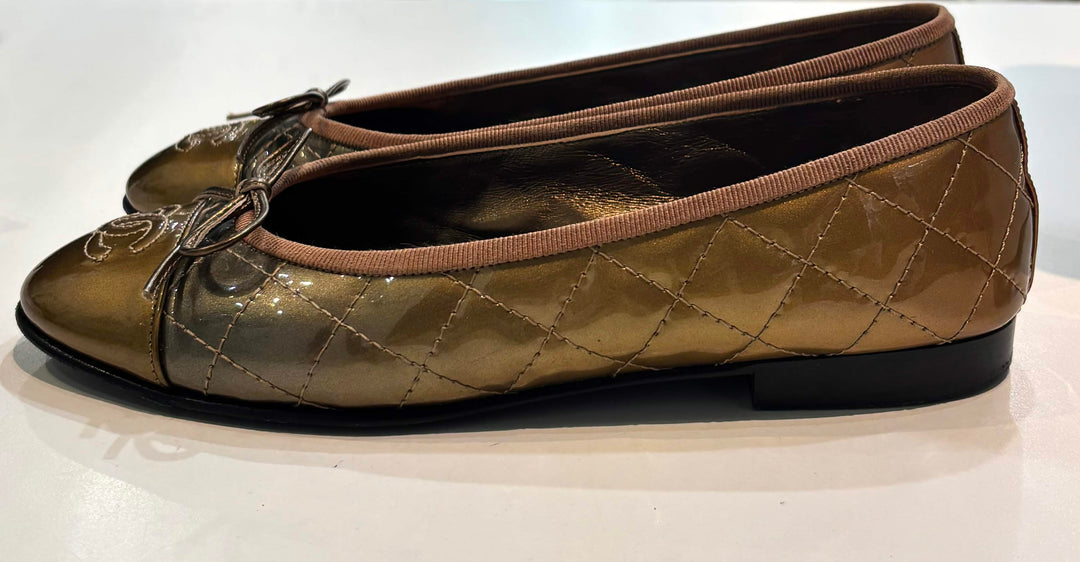 CHANEL GOLD QUILTED CC LOGO BALLET FLATS