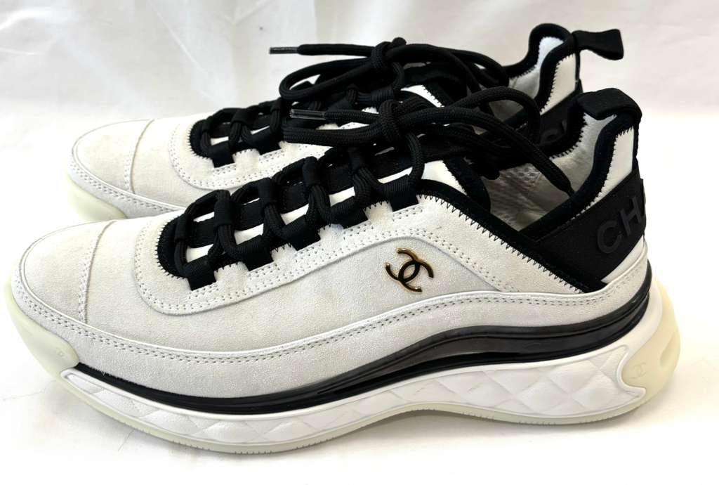 CHANEL INTERLOCKING CC LOGO LEATHER SNEAKERS